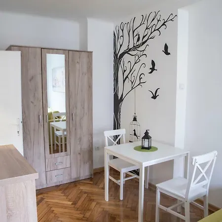 Sweet Apartment *